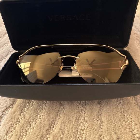 NEW Versace sunglasses - Picture 1 of 6